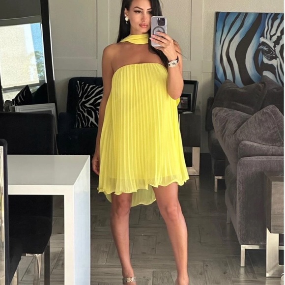 Pleated Yellow Mini Dress Tie Neck Short A-Line Flared - Picture 15 of 17